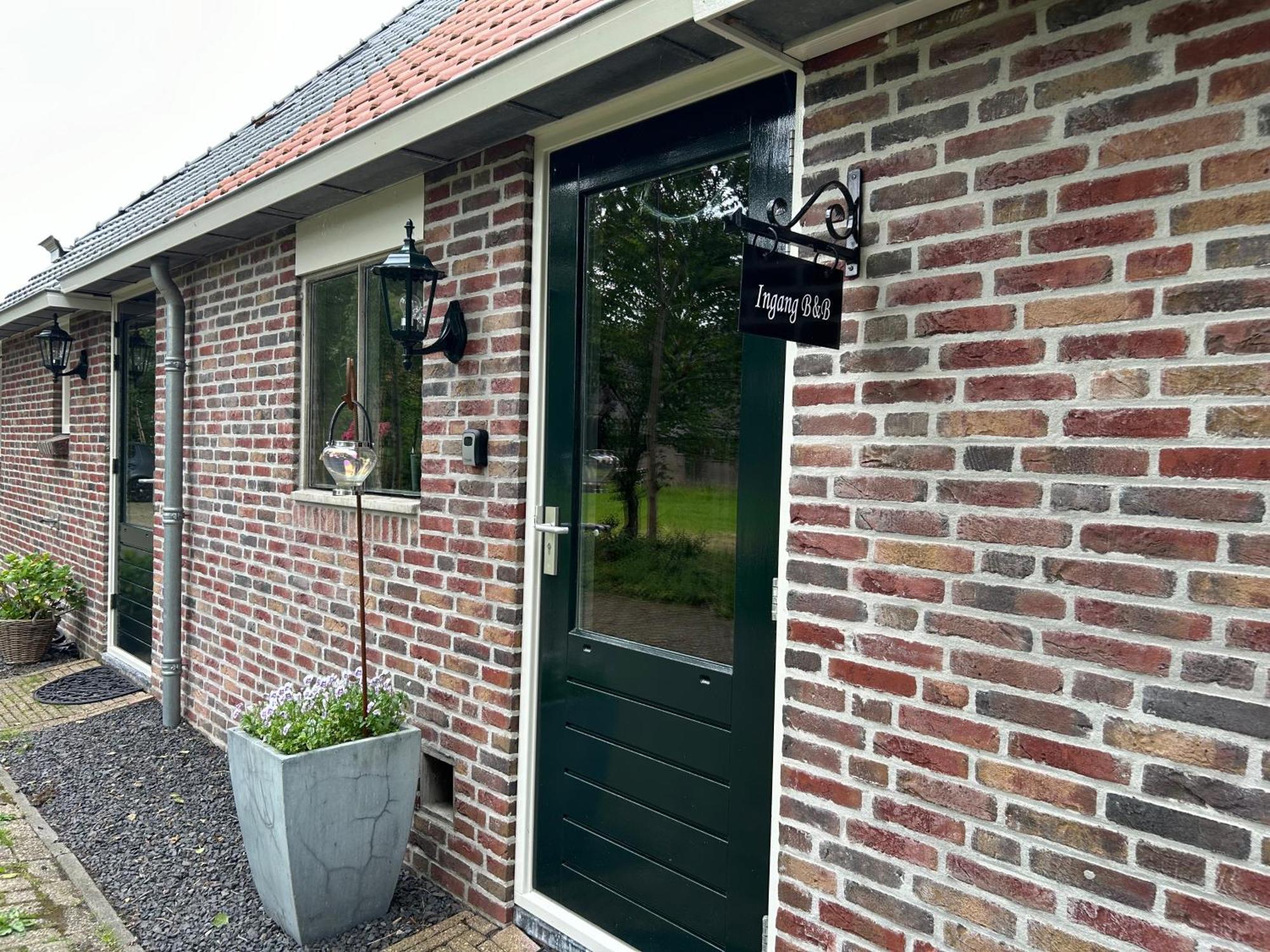 T'Hus Bed & Breakfast Katlijk エクステリア 写真